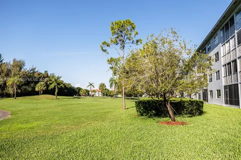 $274,900 | 12500 Southwest 6th Street, Unit 307N, Pembroke Pines, FL 33027