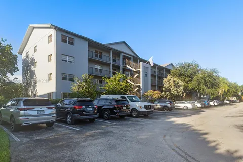 $285,000 | 12500 Southwest 6th Street, Unit 307N, Pembroke Pines, FL 33027
