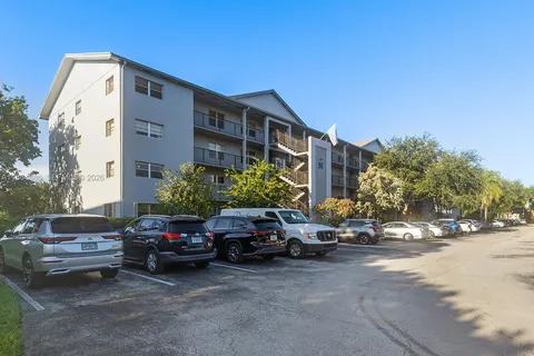 $274,900 | 12500 Southwest 6th Street, Unit 307N, Pembroke Pines, FL 33027