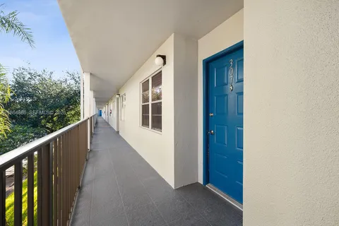 $274,900 | 12500 Southwest 6th Street, Unit 307N, Pembroke Pines, FL 33027