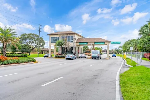 $285,000 | 12500 Southwest 6th Street, Unit 307N, Pembroke Pines, FL 33027