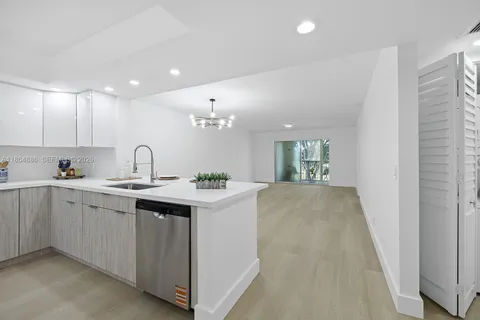 $274,900 | 12500 Southwest 6th Street, Unit 307N, Pembroke Pines, FL 33027