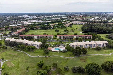 $274,900 | 12500 Southwest 6th Street, Unit 307N, Pembroke Pines, FL 33027