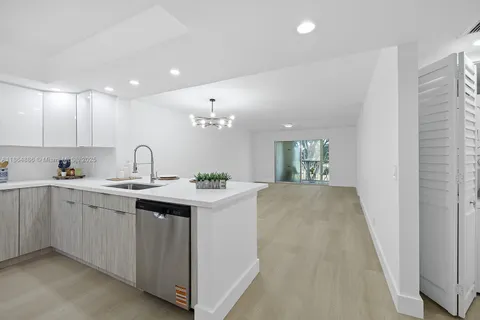 $285,000 | 12500 Southwest 6th Street, Unit 307N, Pembroke Pines, FL 33027