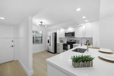 $285,000 | 12500 Southwest 6th Street, Unit 307N, Pembroke Pines, FL 33027