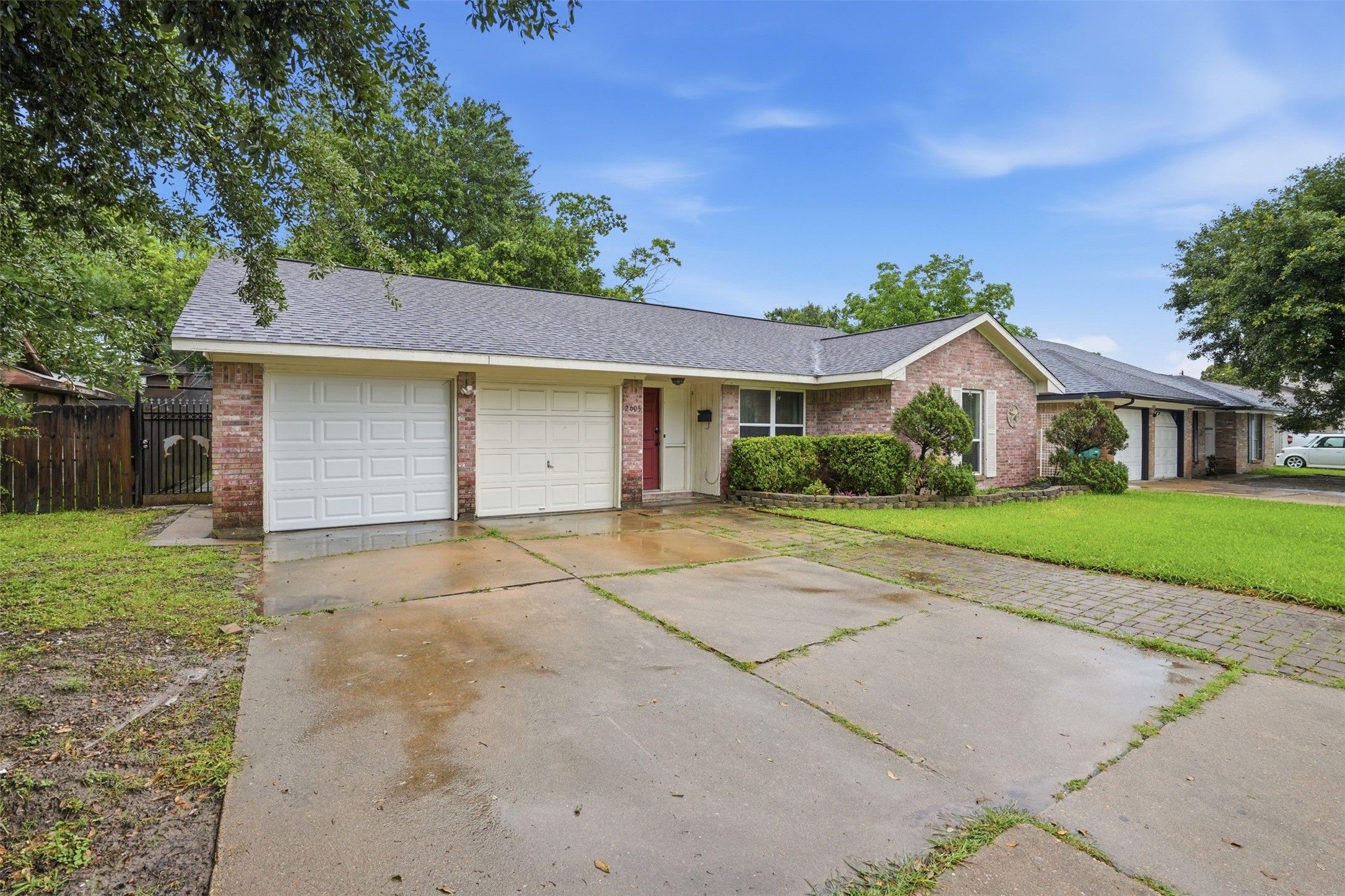 2605 Burke Road Pasadena, TX 77502 - Photo 3 of 29 a house with outdoor space