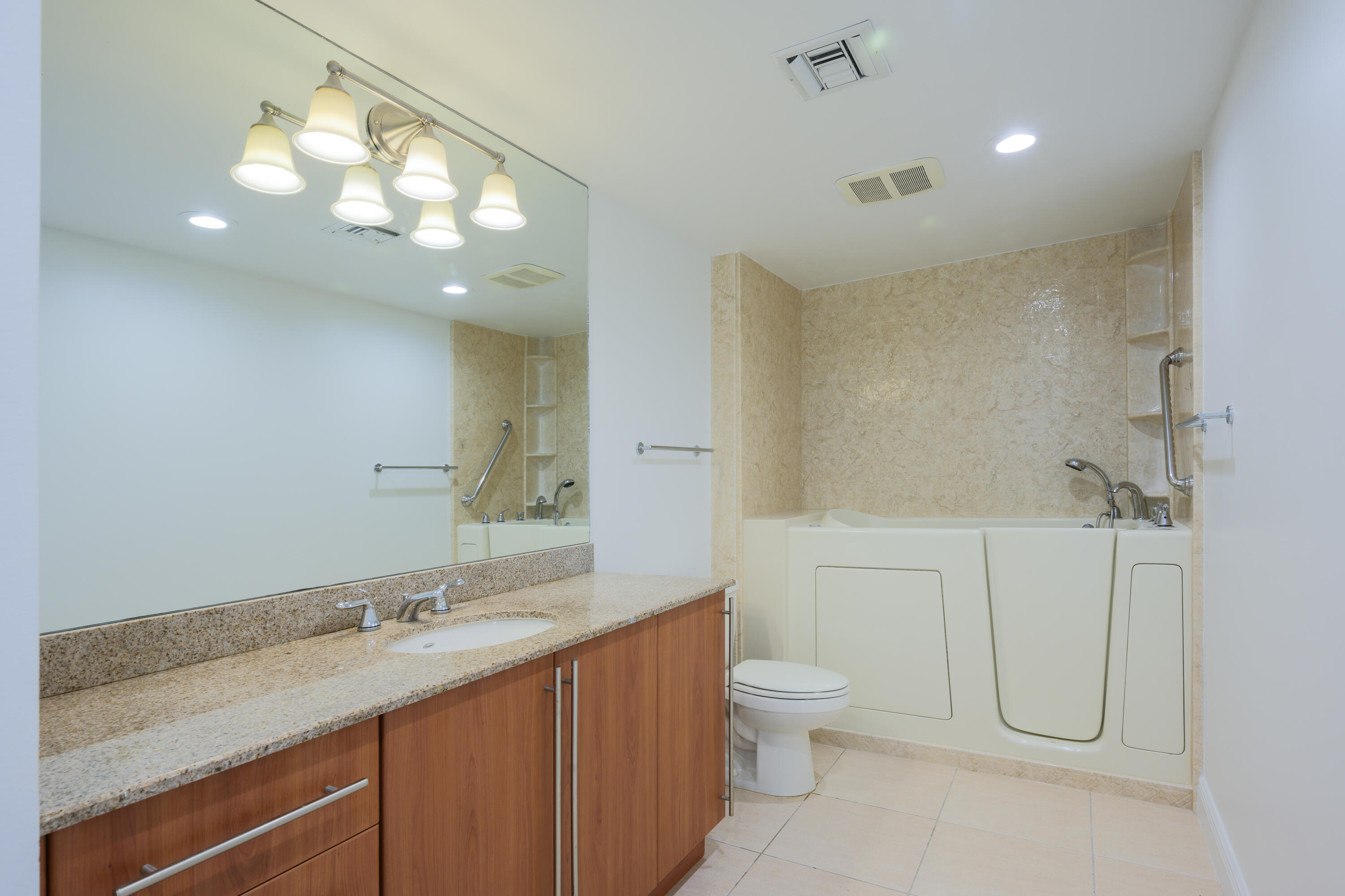 610 Clematis Street, Unit 700702 West Palm Beach, FL 33401 - Photo 20 of 53 primary bath