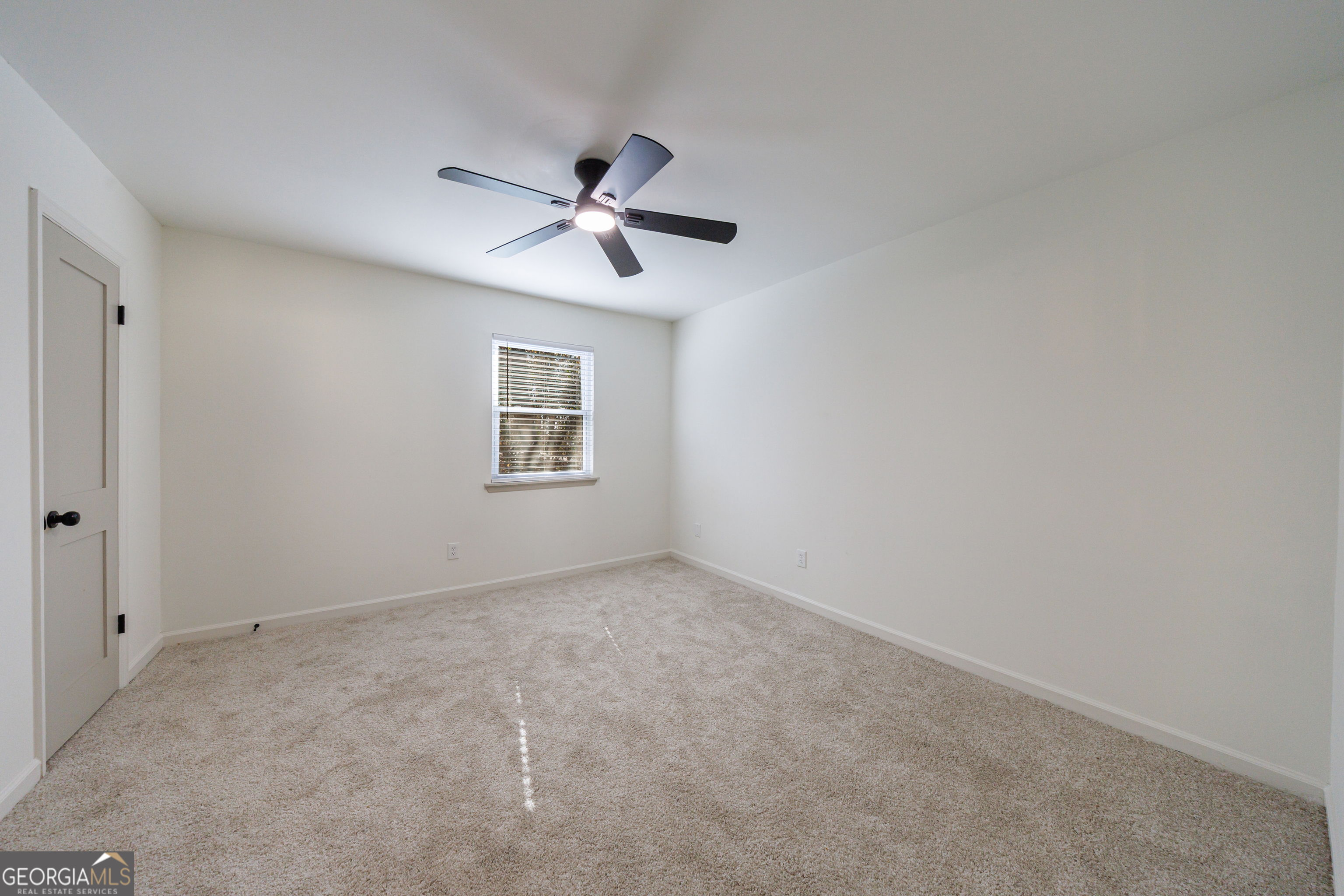 2386 Lawrenceville Highway Decatur, GA 30033 - Photo 27 of 55 a view of a big room with carpet