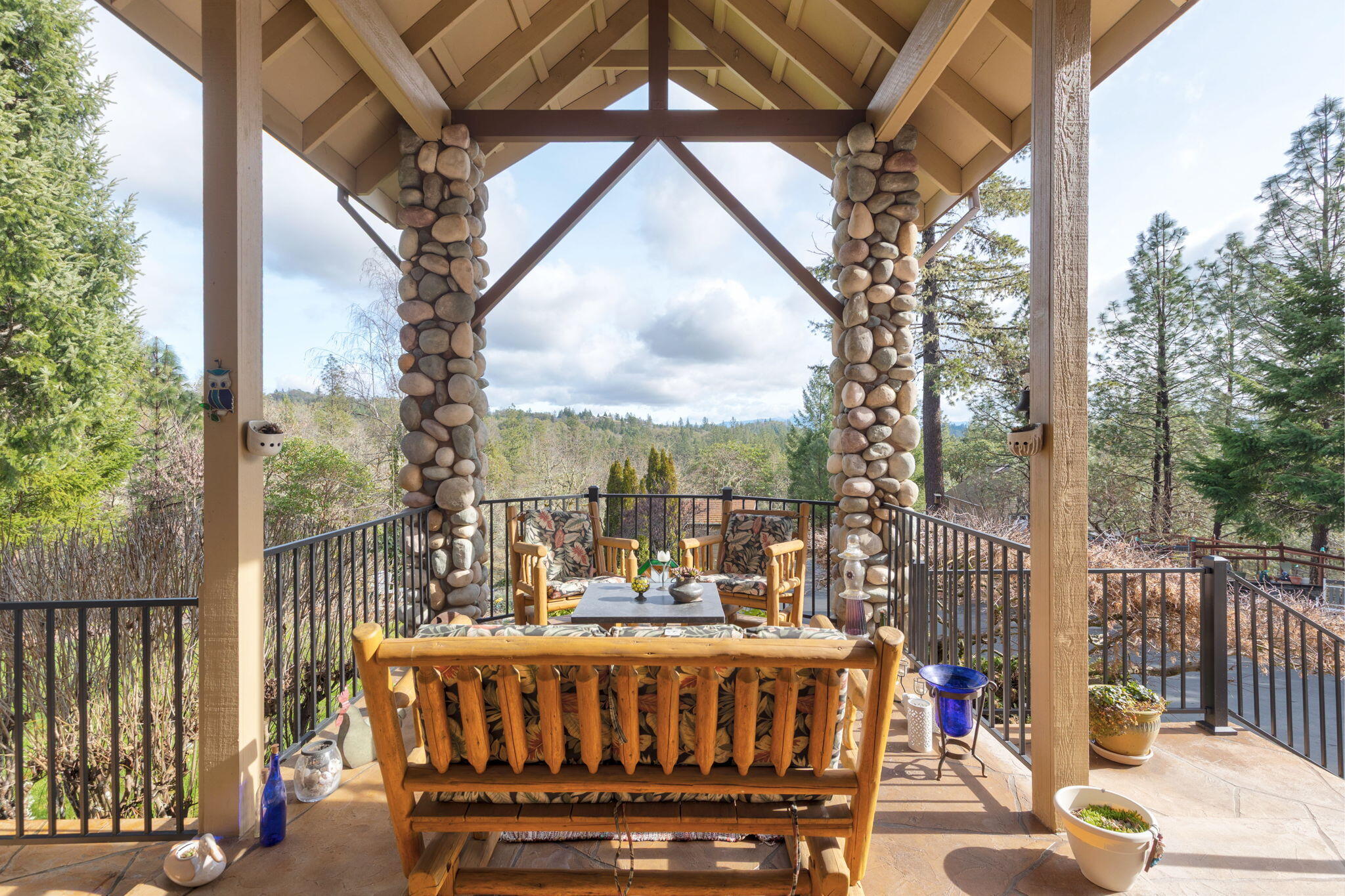 521 Seclusion Loop Grants Pass, OR 97526 - Photo 3 of 93 62-web-or-mls-521-seclusion-loop