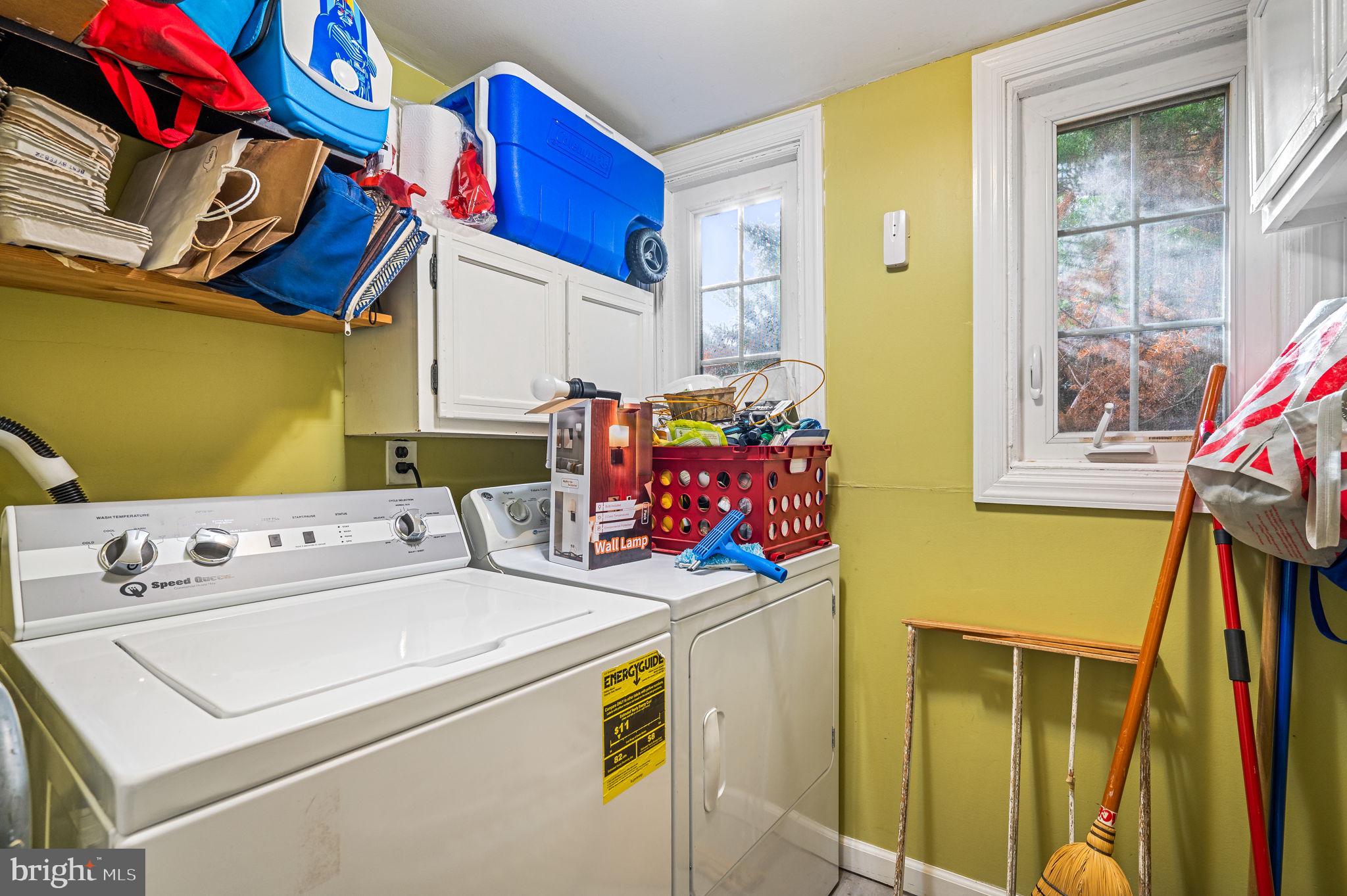 408 East Woodlawn Street Philadelphia, PA 19144 - Photo 15 of 31 a utility room with dryer and washer