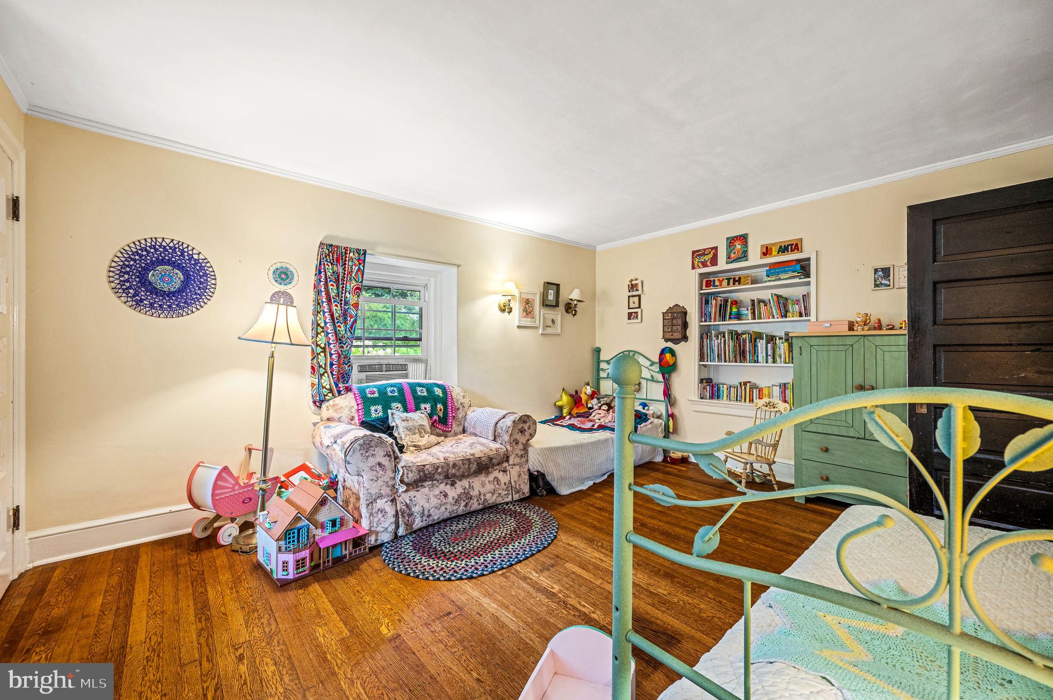 408 East Woodlawn Street Philadelphia, PA 19144 - Photo 22 of 31 a living room with furniture and book shelf