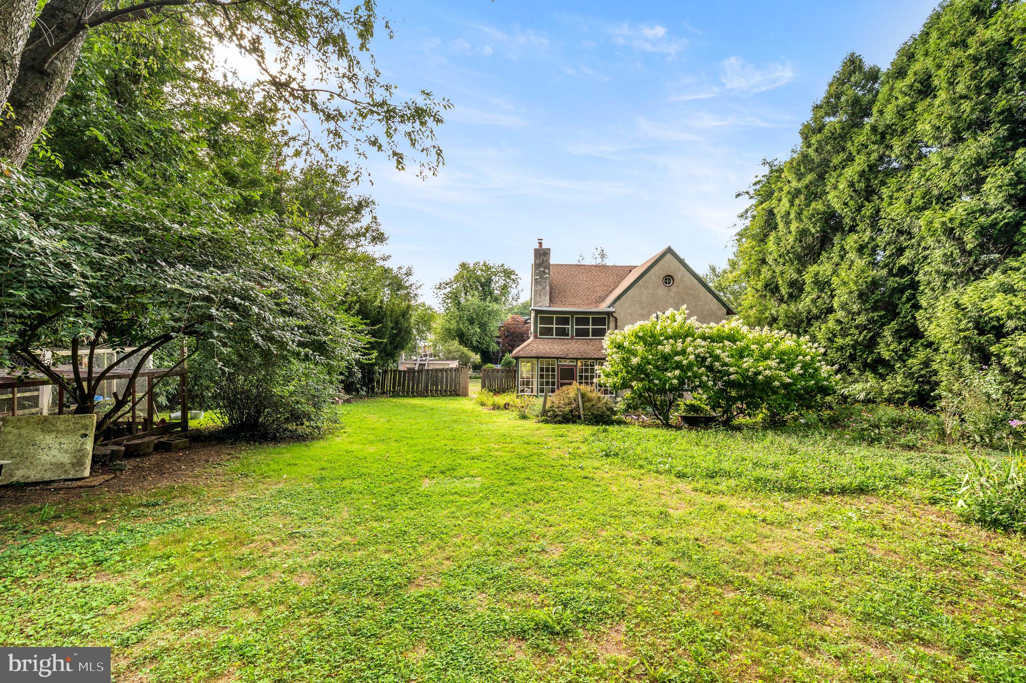 408 East Woodlawn Street Philadelphia, PA 19144 - Photo 27 of 31 a backyard of a house with lots of green space