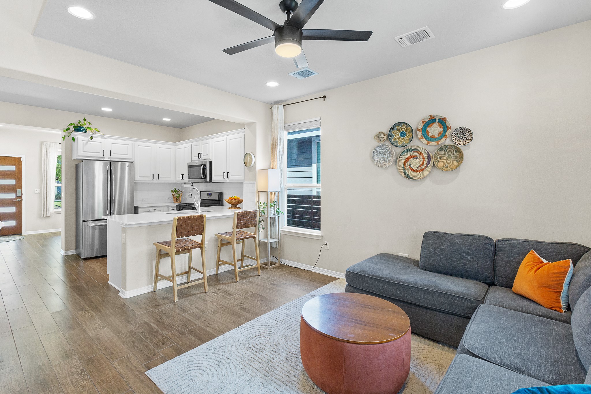 8916 Cattle Baron Path Austin, TX 78747 - Photo 13 of 37 a living room with furniture and kitchen view