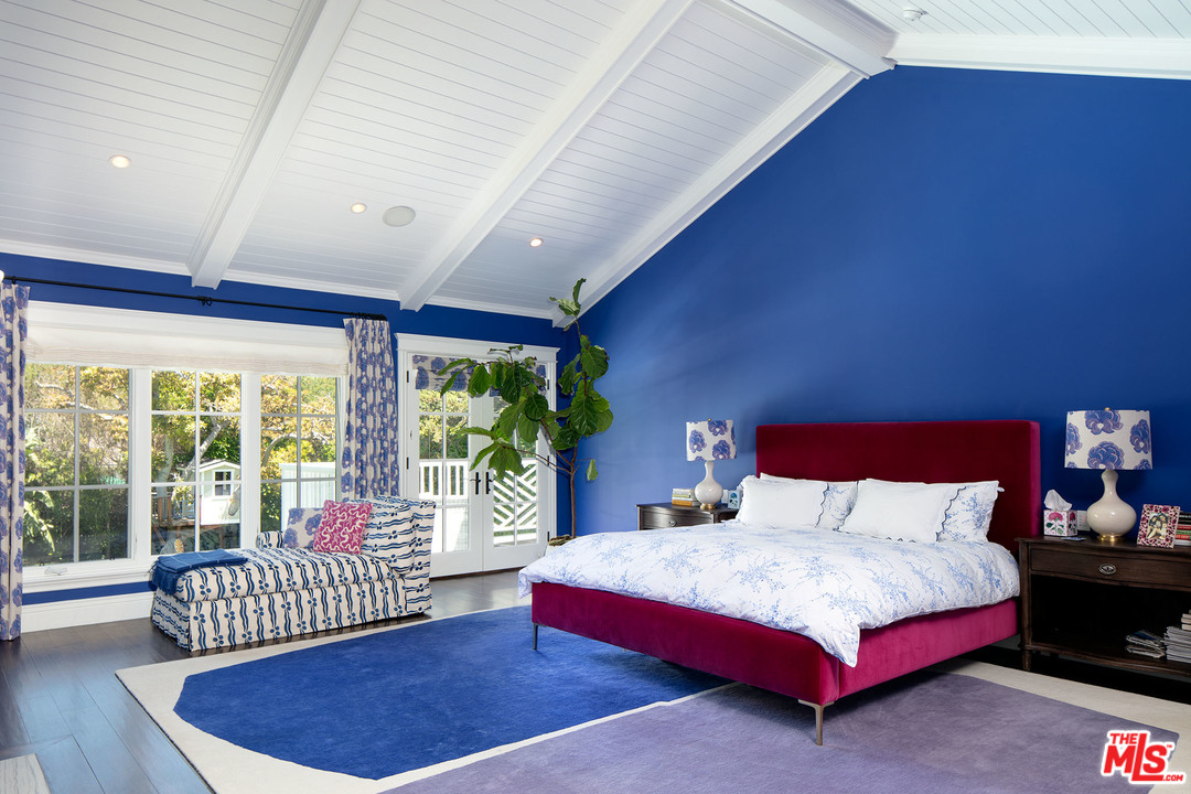 466 Homewood Road Los Angeles, CA 90049 - Photo 14 of 23