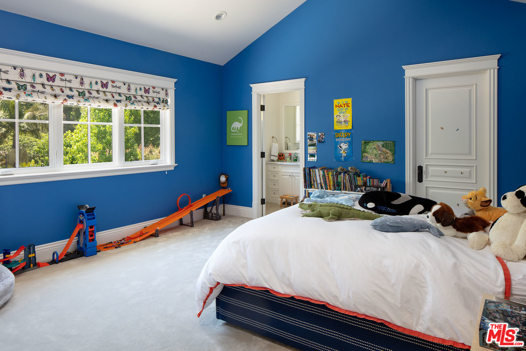 466 Homewood Road Los Angeles, CA 90049 - Photo 20 of 23