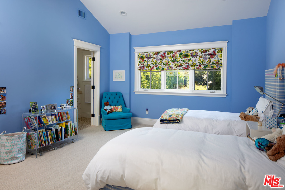466 Homewood Road Los Angeles, CA 90049 - Photo 21 of 23
