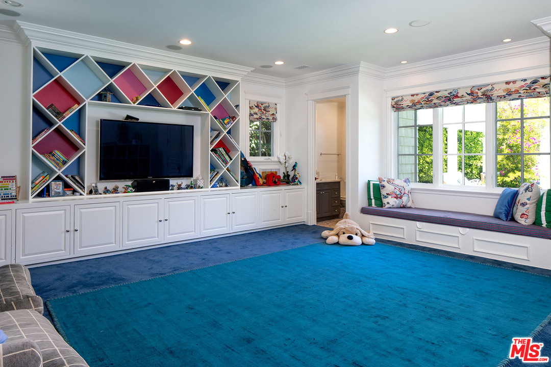 466 Homewood Road Los Angeles, CA 90049 - Photo 22 of 23