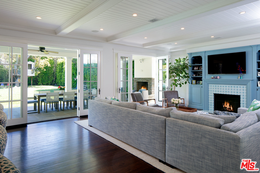 466 Homewood Road Los Angeles, CA 90049 - Photo 4 of 23