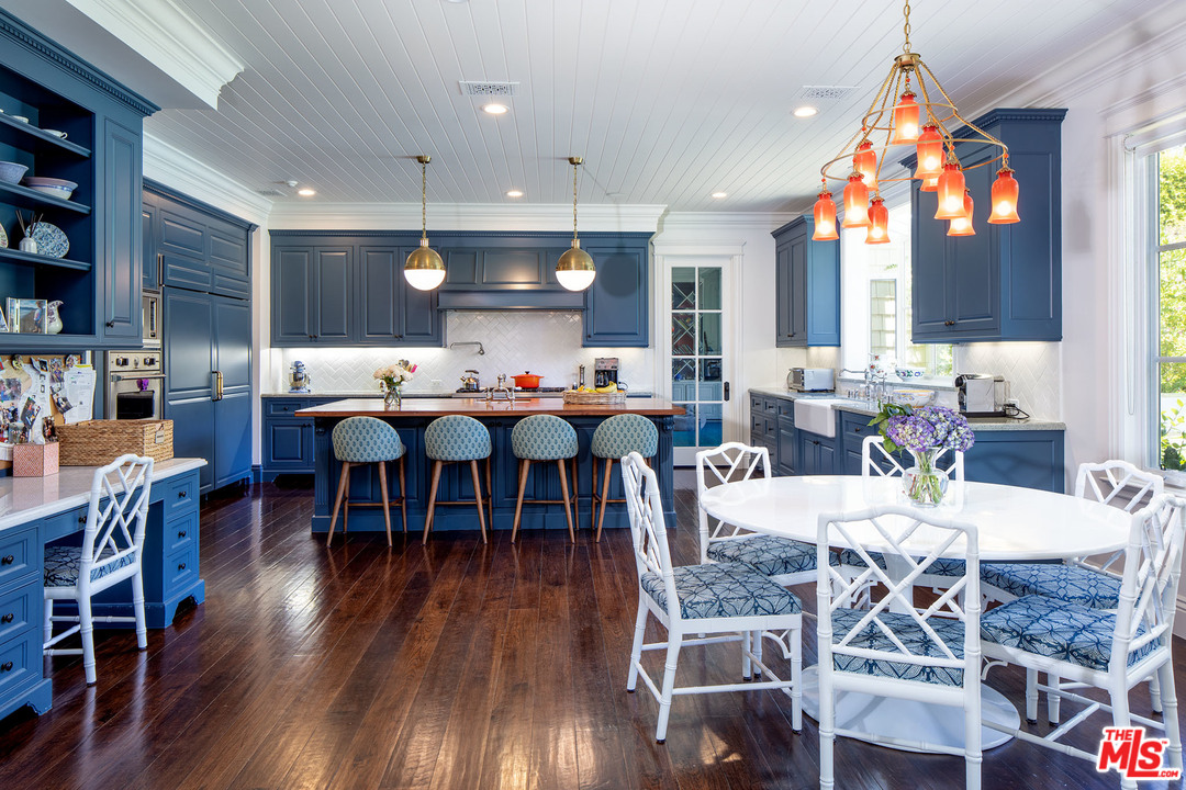 466 Homewood Road Los Angeles, CA 90049 - Photo 8 of 23