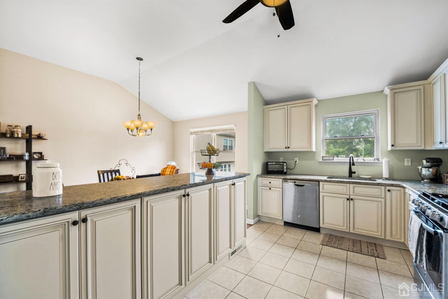 750 Rutherford Avenue Woodbridge, NJ 07095 - Photo 23 of 42 Gallery Image 23