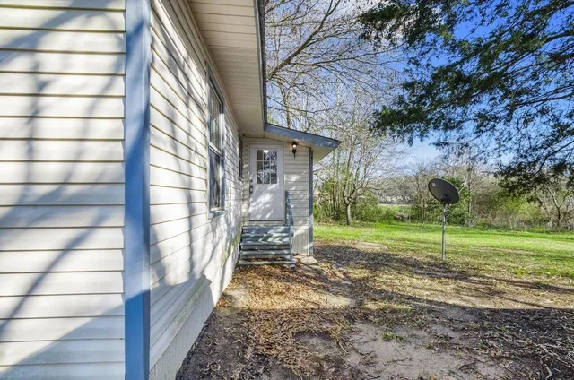 $130,000 | 472 East Main Street, Zavalla, TX 75980