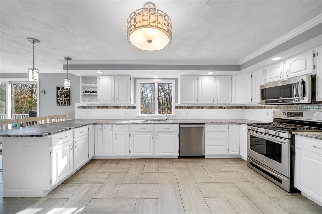 315 Candlestick Road North Andover, MA 01845 - Photo 17 of 42