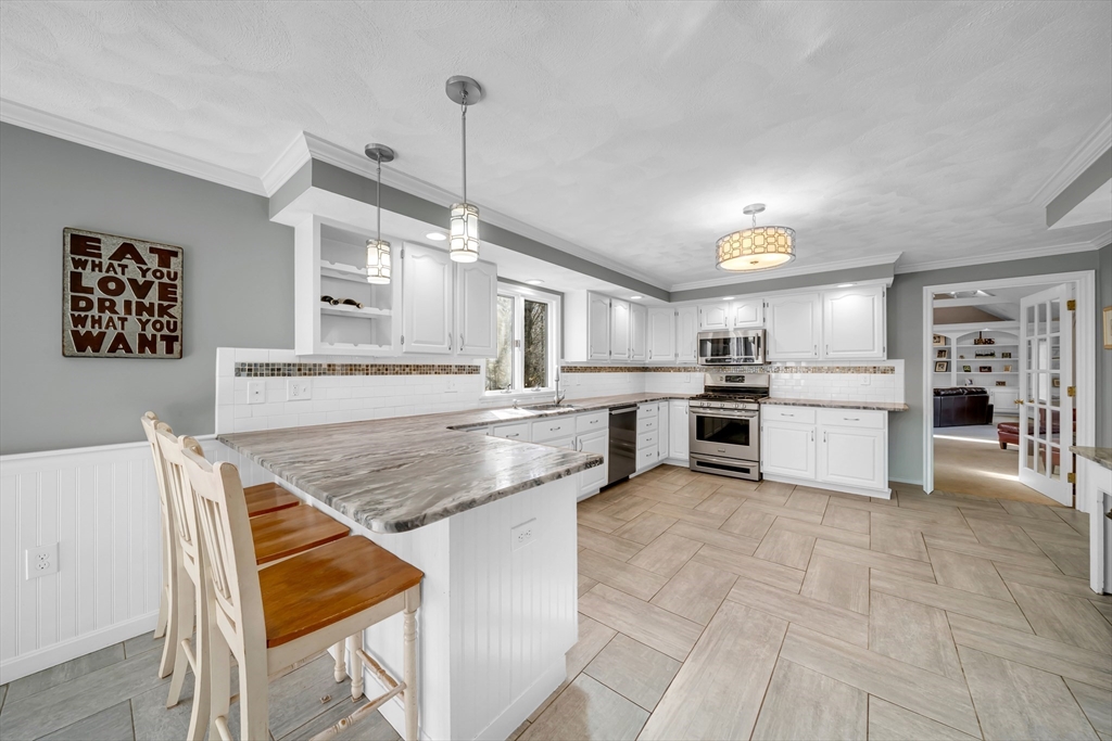 315 Candlestick Road North Andover, MA 01845 - Photo 10 of 42