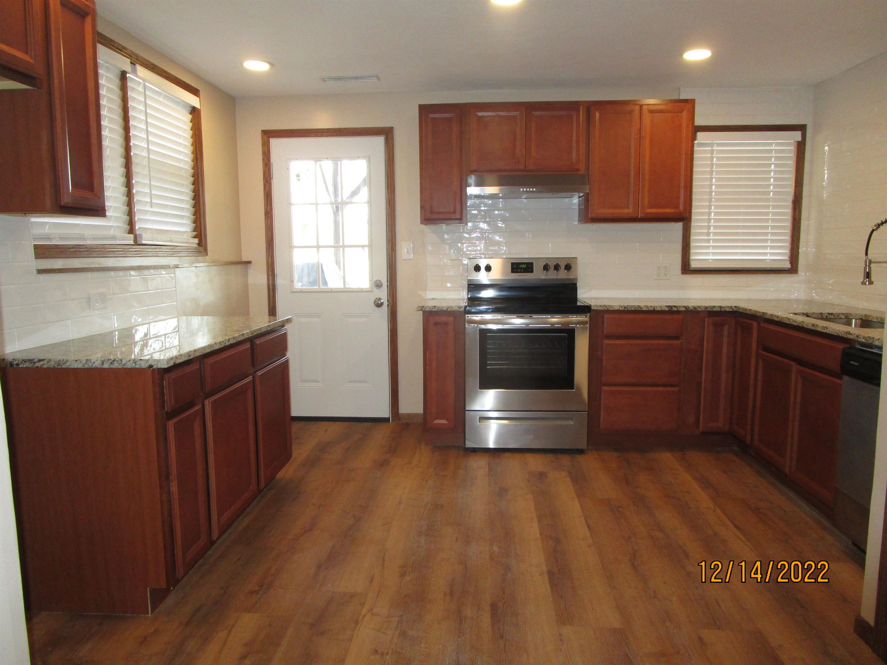 1318 South Maize Road Wichita, KS 67209 - Photo 7 of 20