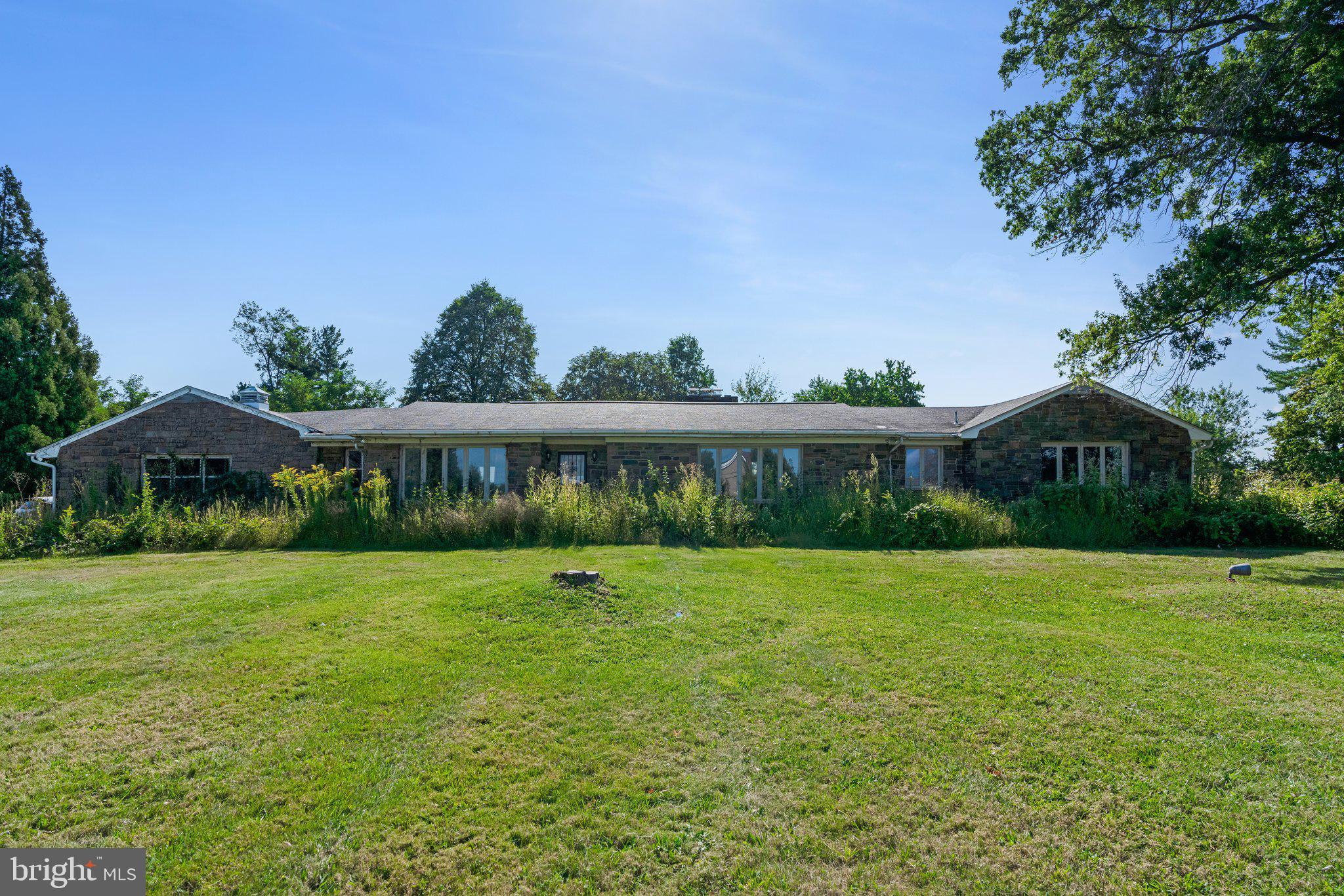 3022 Whitehall Road Norristown, PA 19403 - Photo 2 of 31