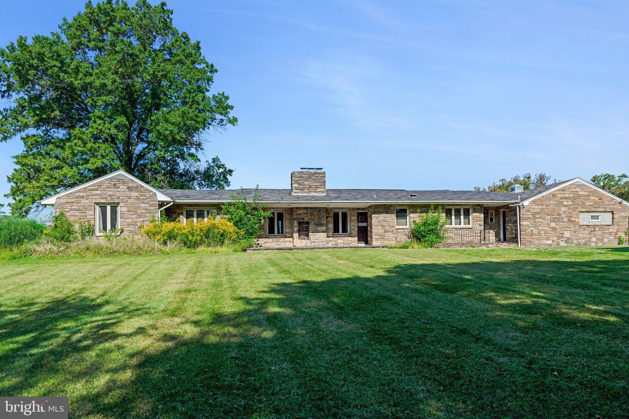 3022 Whitehall Road Norristown, PA 19403 - Photo 3 of 31