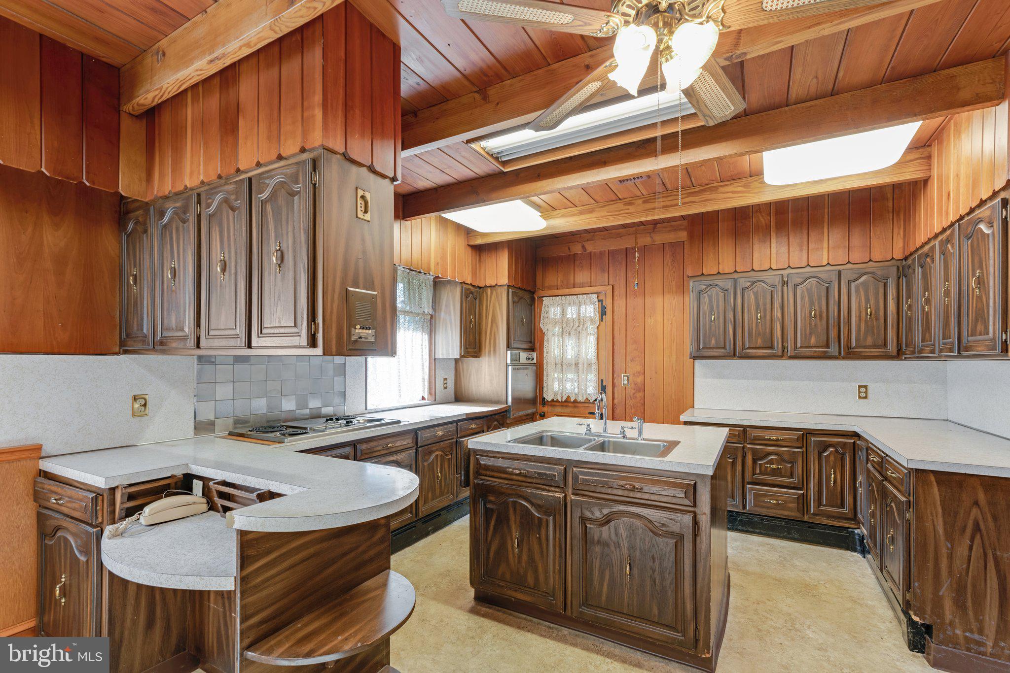 3022 Whitehall Road Norristown, PA 19403 - Photo 5 of 31