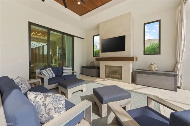 $6,395,000 | 6303 Highcroft Drive, Naples, FL 34119