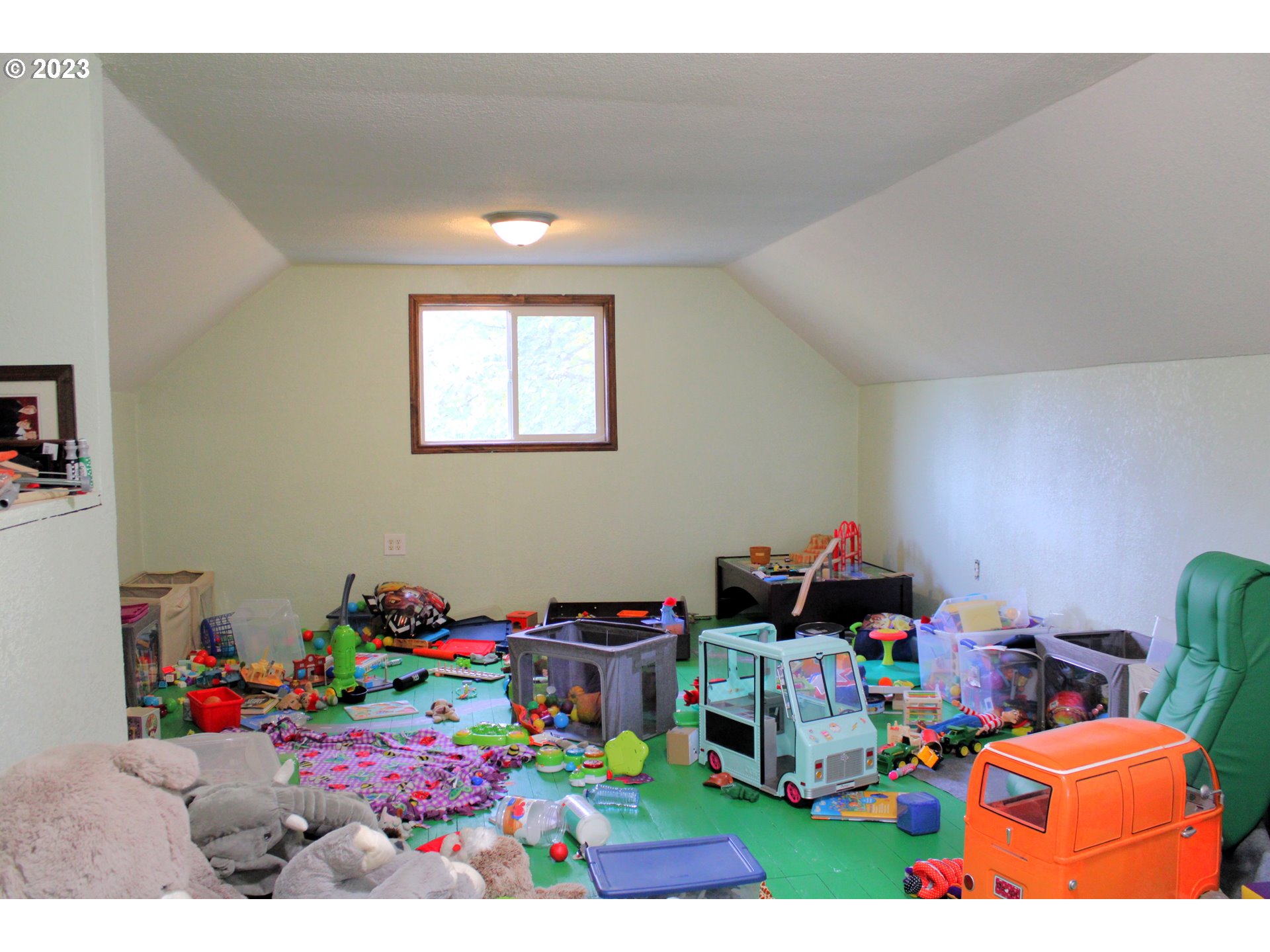 3392 Eagle Valley Road Yoncalla, OR 97499 - Photo 16 of 48 a play room with toys
