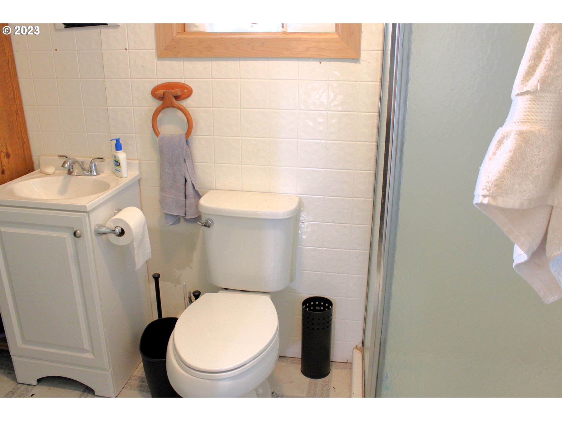3392 Eagle Valley Road Yoncalla, OR 97499 - Photo 24 of 48 a bathroom with a sink and toilet