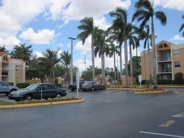 $2,275 | 6280 Northwest 186th Street, Unit 310, Hialeah, FL 33015