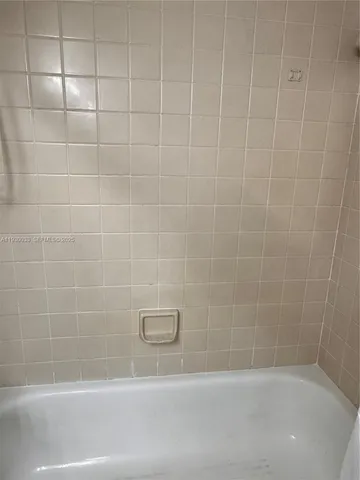 $2,275 | 6280 Northwest 186th Street, Unit 310, Hialeah, FL 33015