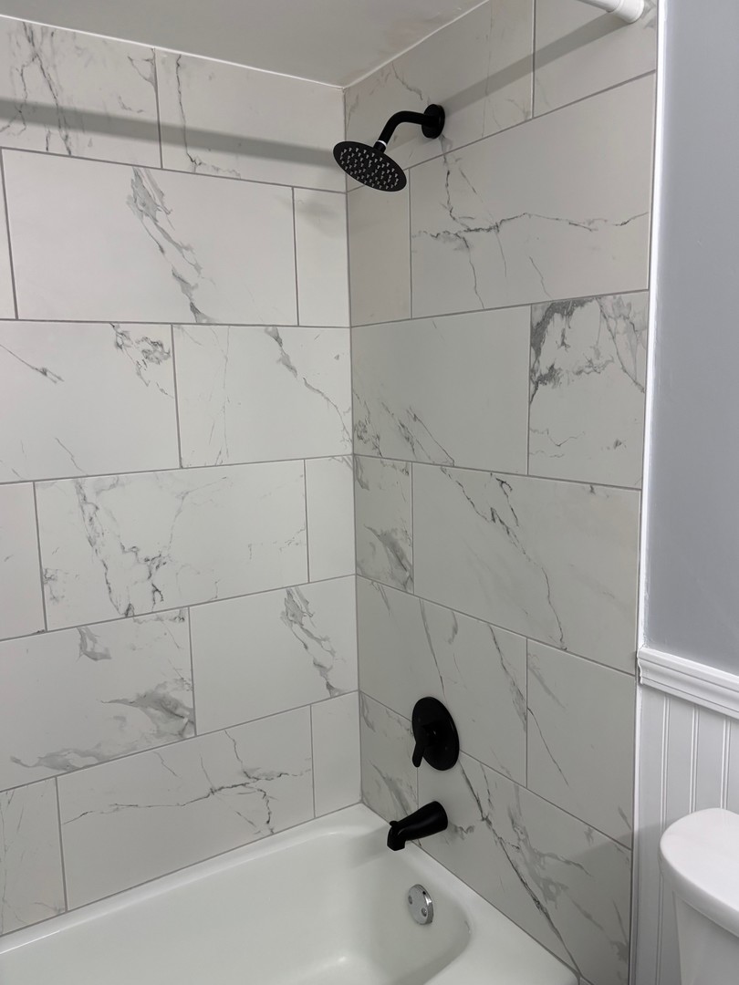 9132 South Pulaski Road, Unit 2E Oak Lawn, IL 60453 - Photo 12 of 22 a bathroom with a bathtub