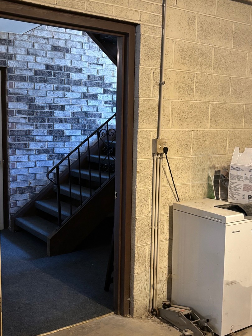 9132 South Pulaski Road, Unit 2E Oak Lawn, IL 60453 - Photo 20 of 22 a view of entryway