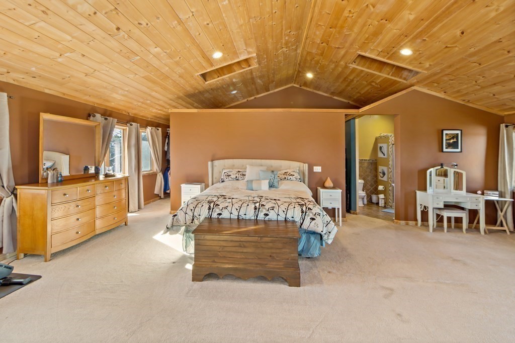 573 Gardners Neck Road Swansea, MA 02777 - Photo 17 of 37 Gallery Image 17