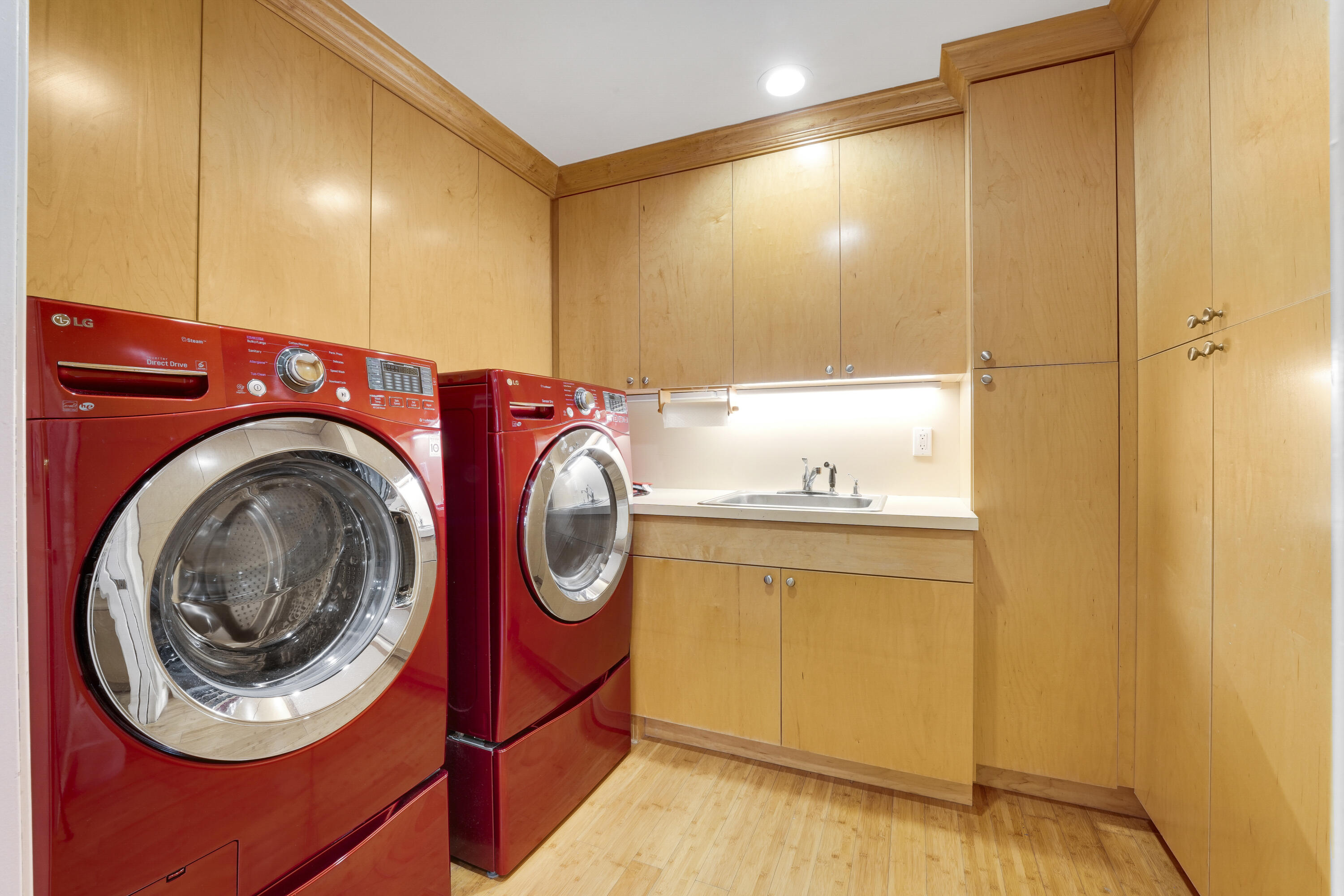 1080 Fairview Lane Singer Island, FL 33404 - Photo 30 of 51 Laundry Room