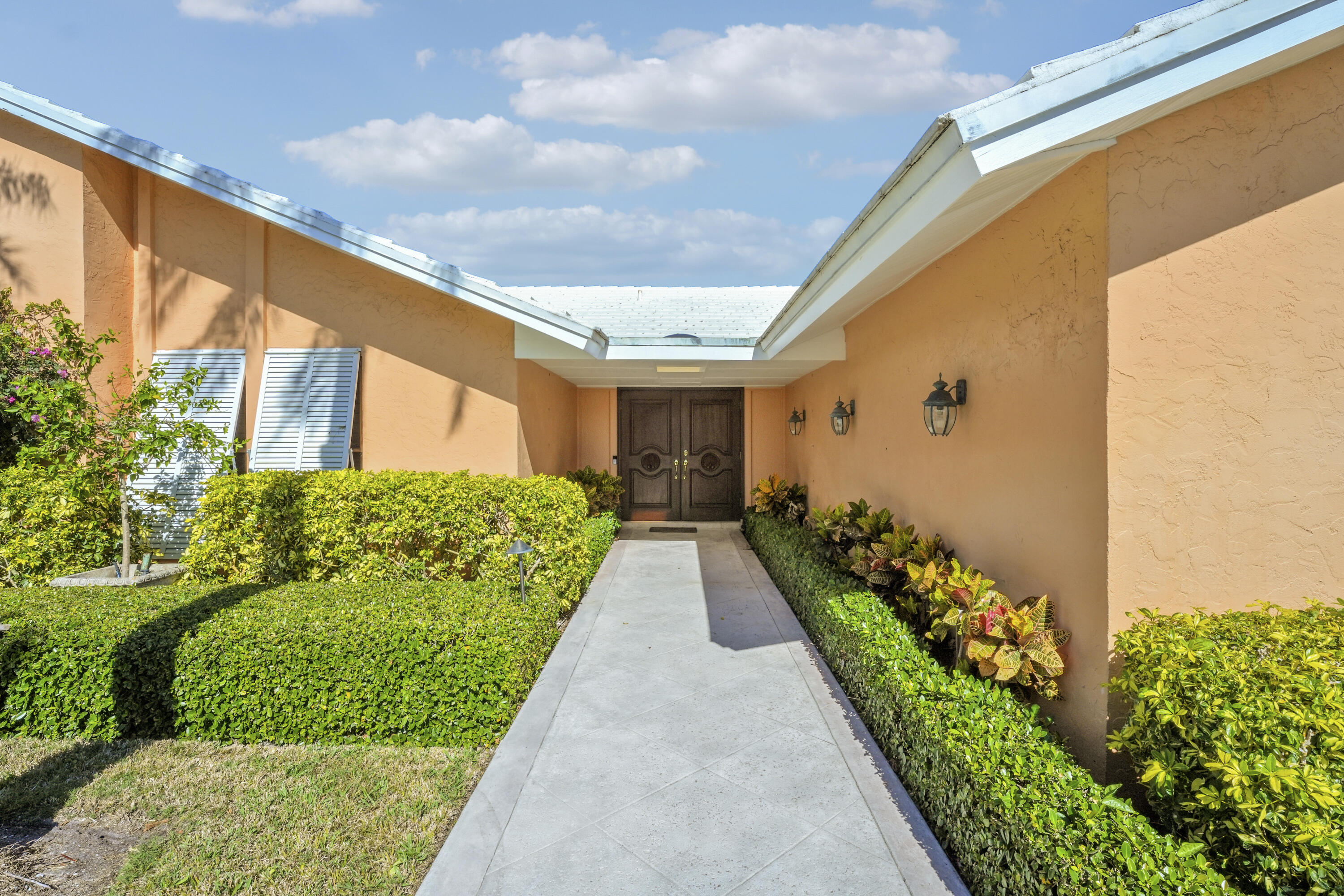 1080 Fairview Lane Singer Island, FL 33404 - Photo 8 of 51 front entrance