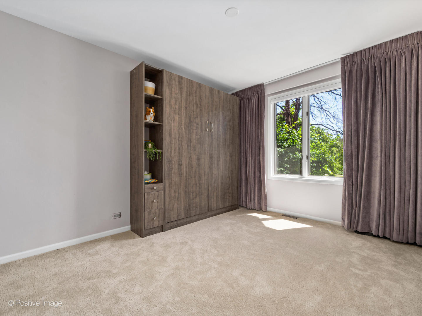 1720 North LaSalle Drive, Unit 1 Chicago, IL 60614 - Photo 16 of 28 an empty room with windows and yard