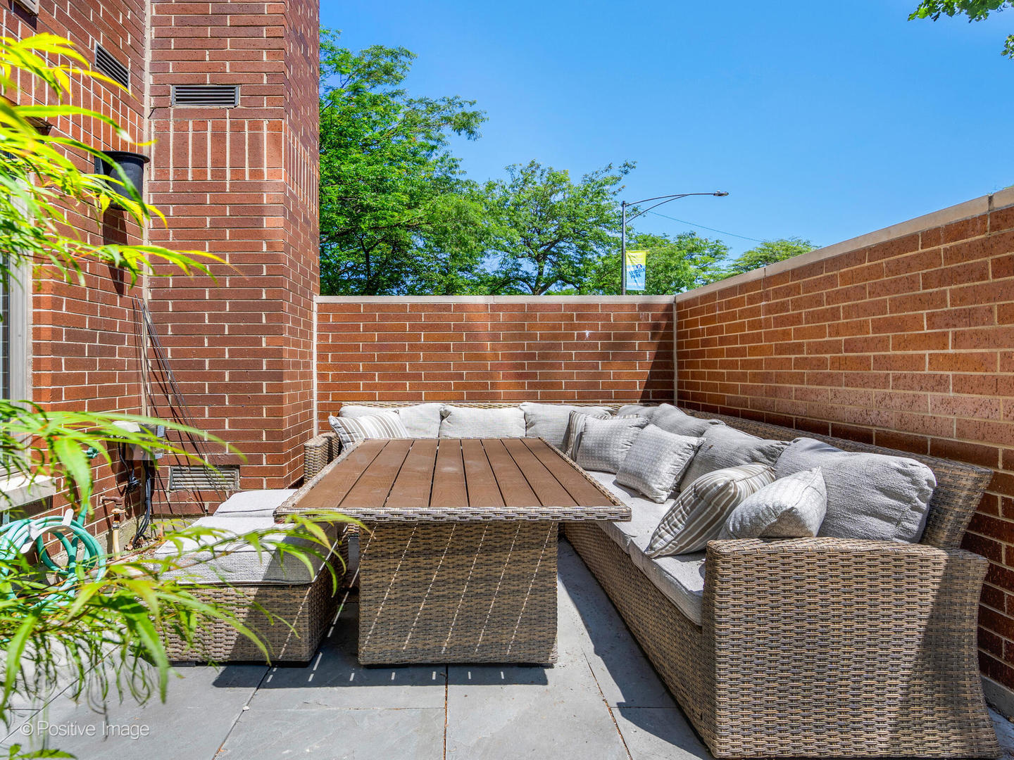 1720 North LaSalle Drive, Unit 1 Chicago, IL 60614 - Photo 21 of 28 a front view of a house with outdoor seating