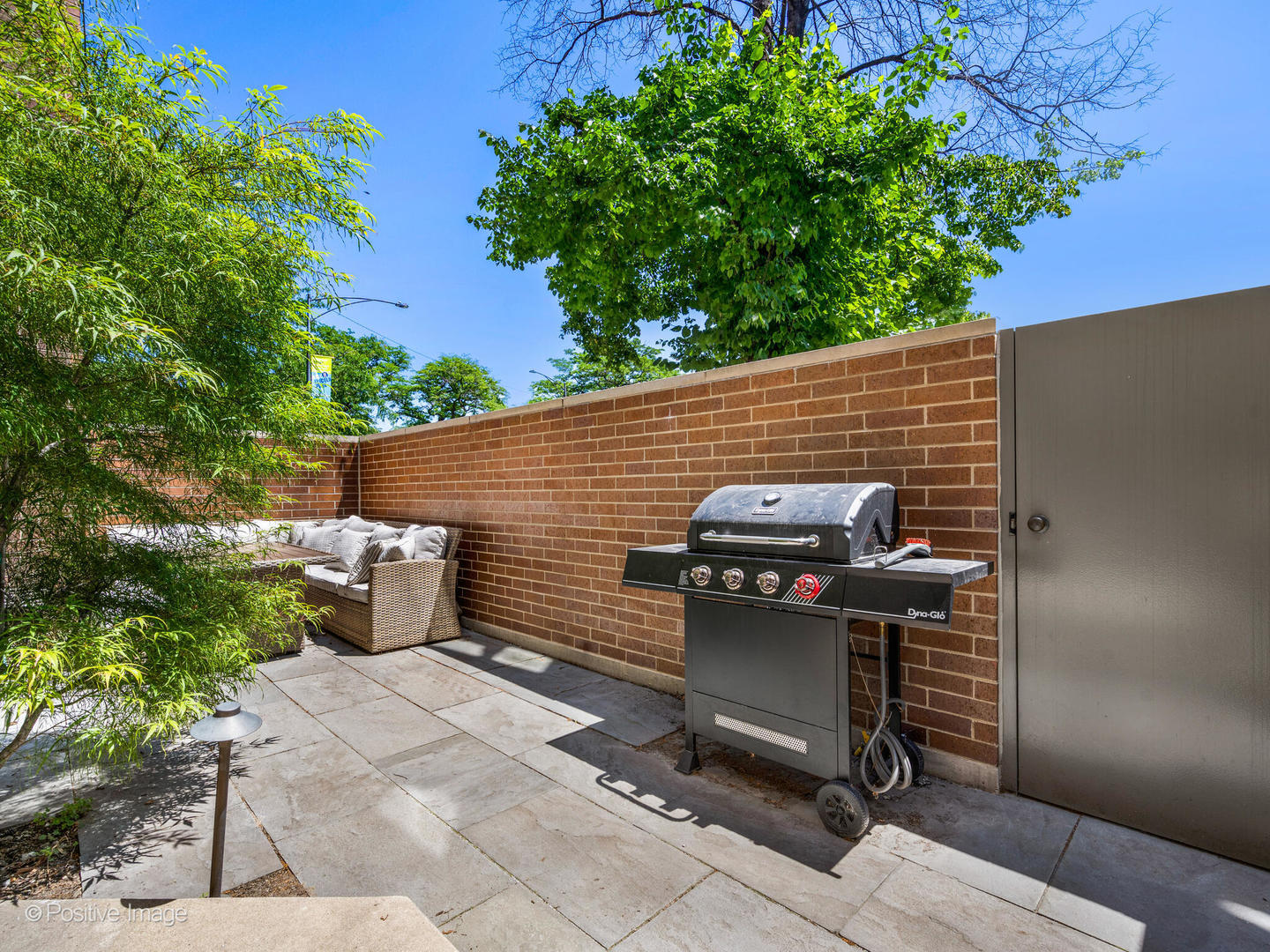 1720 North LaSalle Drive, Unit 1 Chicago, IL 60614 - Photo 22 of 28 a view of a patio with a table and a chairs