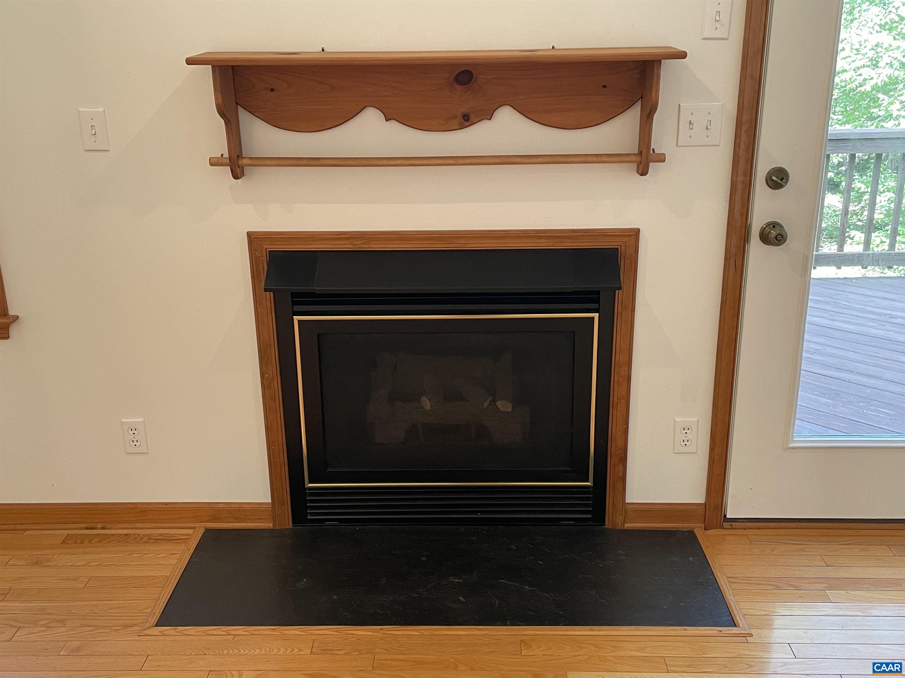 34 Fairview Lane Palmyra, VA 22963 - Photo 17 of 37 a living room with a fireplace