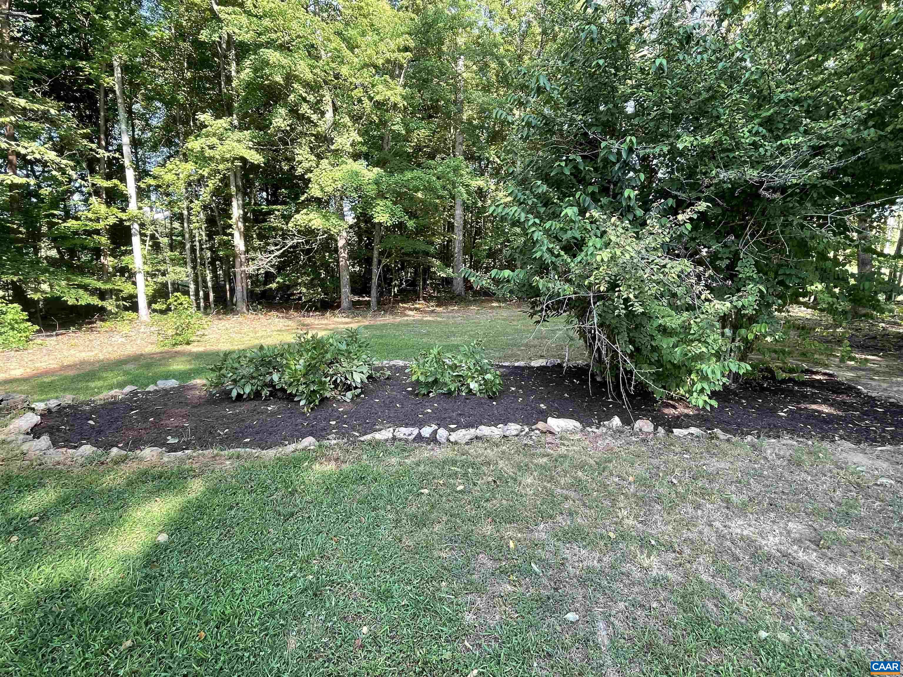 34 Fairview Lane Palmyra, VA 22963 - Photo 36 of 37 a view of a tree in the middle of a yard