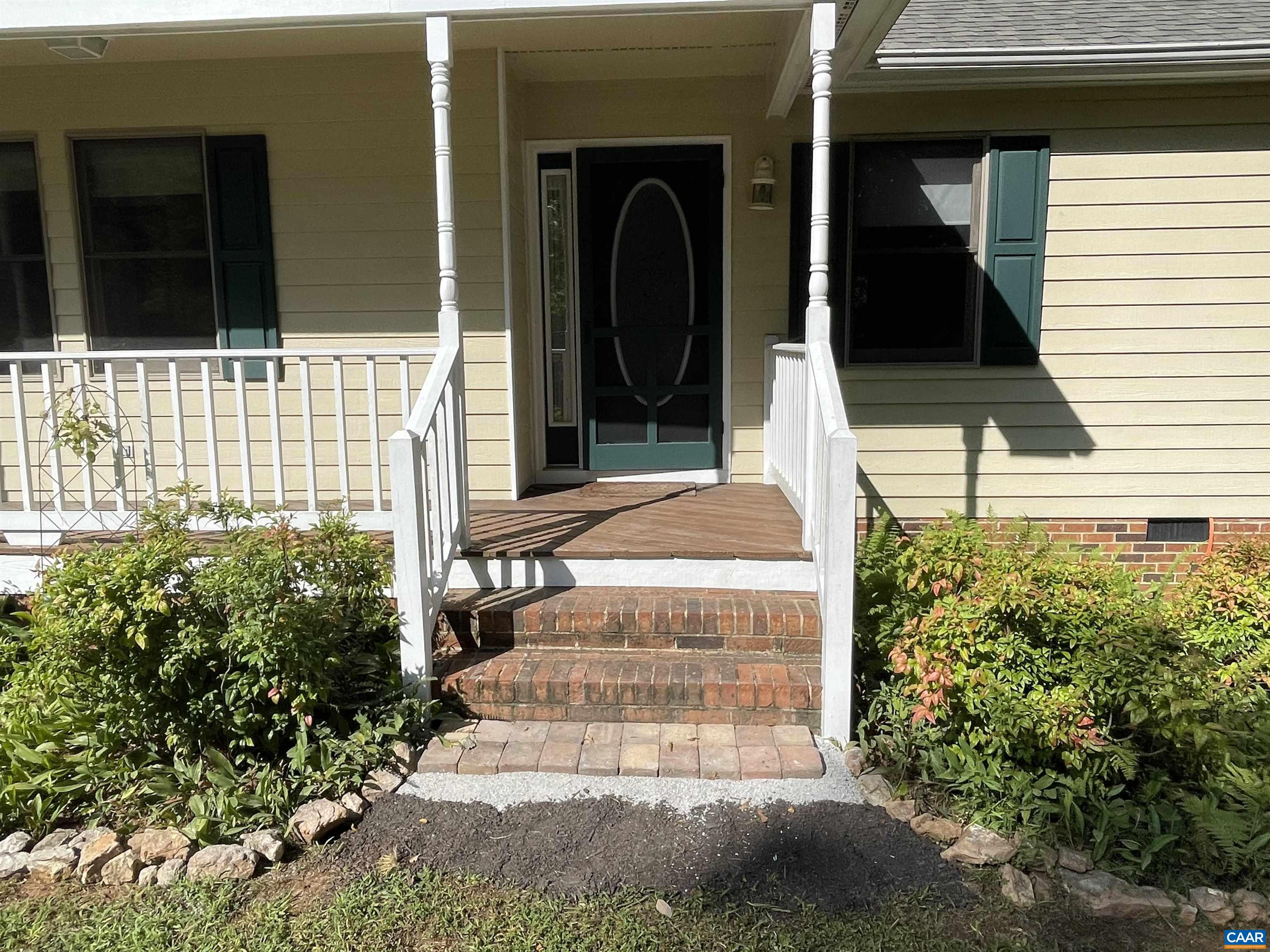 34 Fairview Lane Palmyra, VA 22963 - Photo 6 of 37 a view of the entrance front of the house