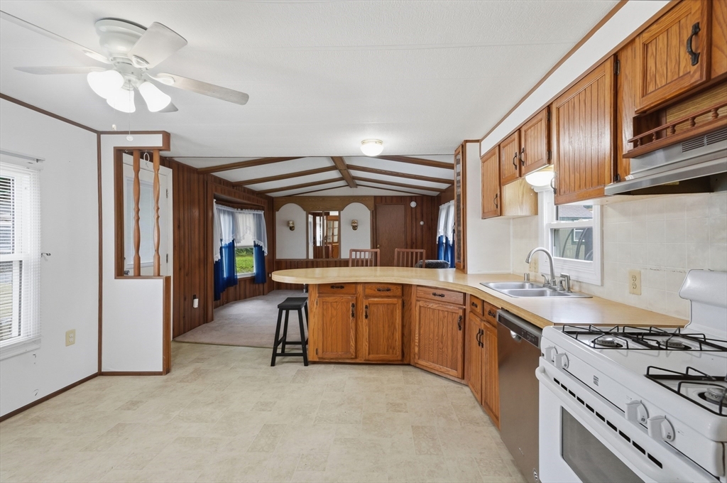 25 Groton School Road, Unit 29 Ayer, MA 01432 - Photo 7 of 21