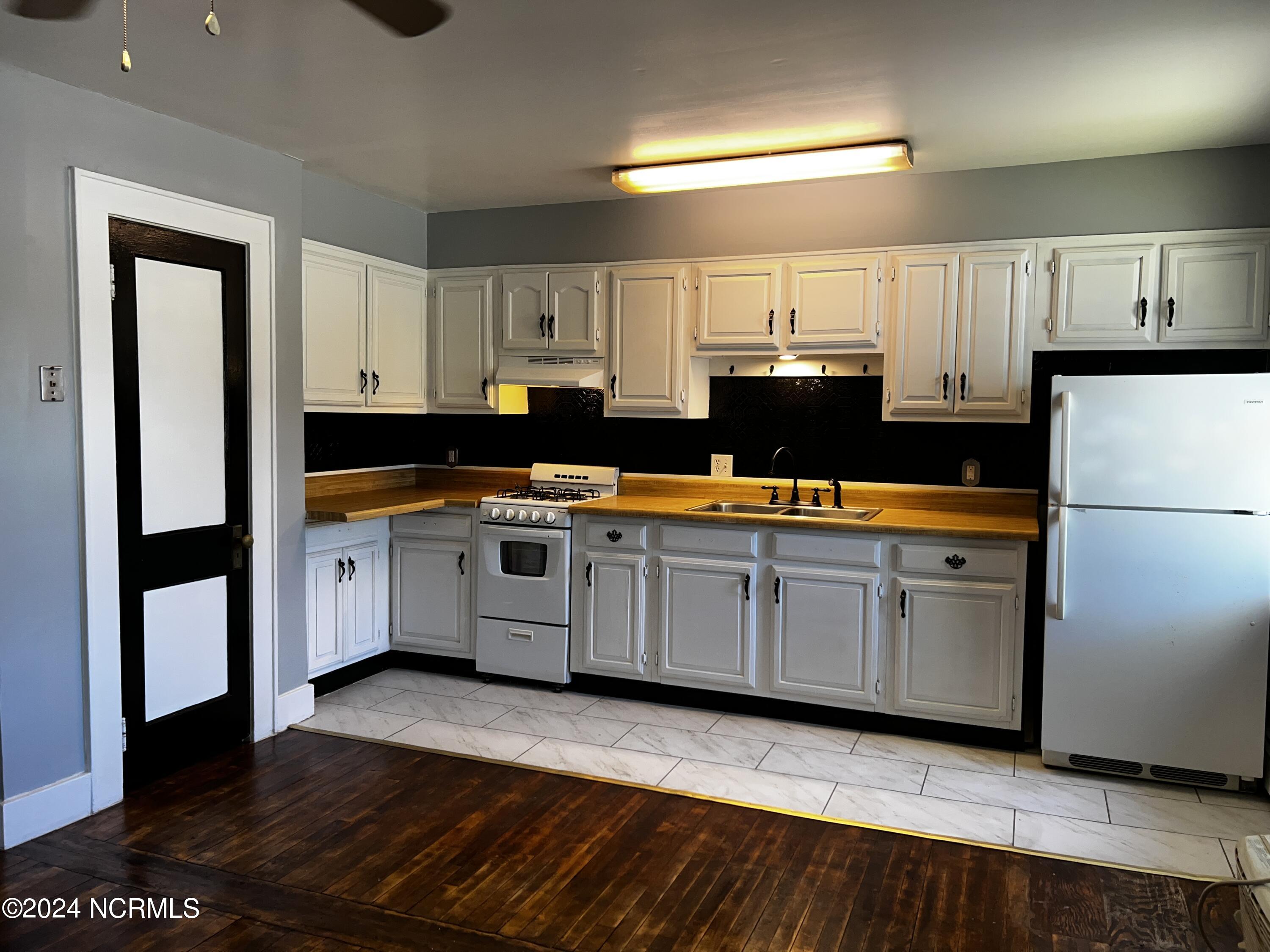 1221 Riverside Avenue, Unit 2B Elizabeth City, NC 27909 - Photo 3 of 6 IMG_3503 2024-04-08 14_46_54