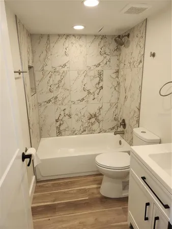 $1,800 | 11809 Raintree Lake Lane, Unit B, Tampa, FL 33617